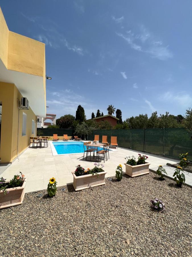 Casa Vacanze Mare Fuori คาโปแตร์รา ภายนอก รูปภาพ